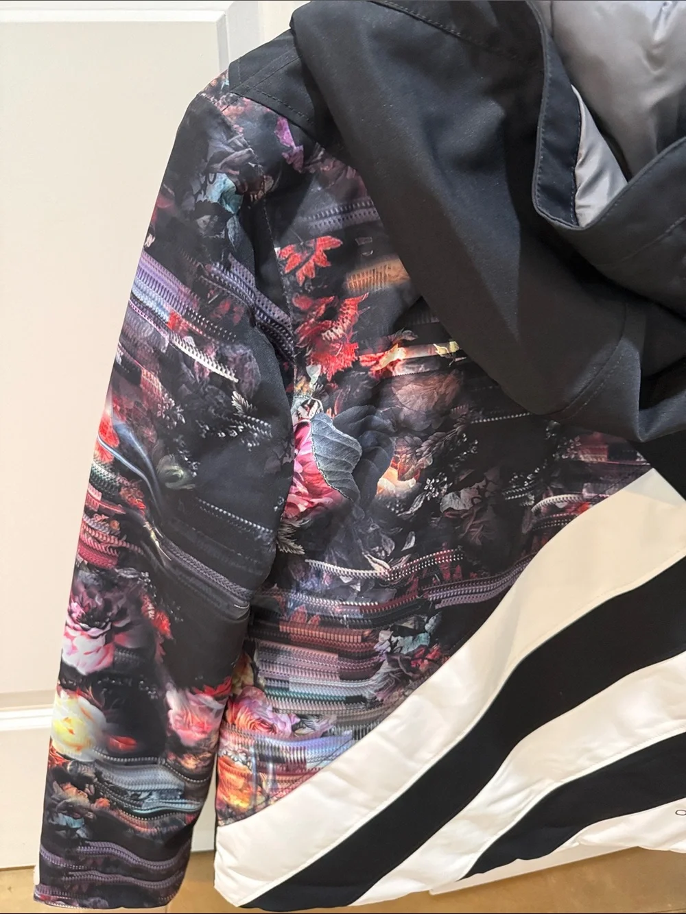 Obermeyer Black, White & Multicolor Floral-Pattern Ski Jacket